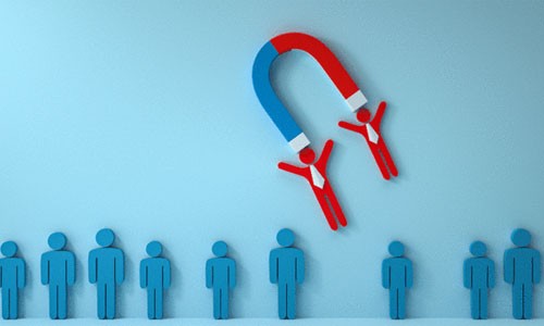 如何设计一个多用户商城系统以支持不同角色的权限管理？