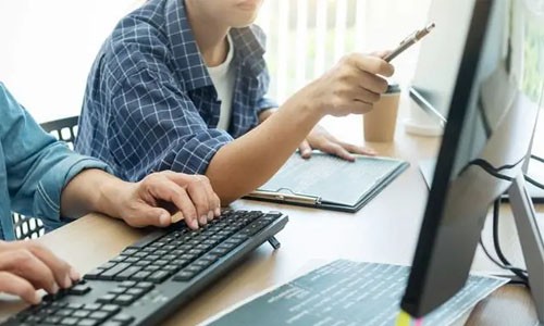 B2B2C商城开发时应如何选择合适的技术架构？