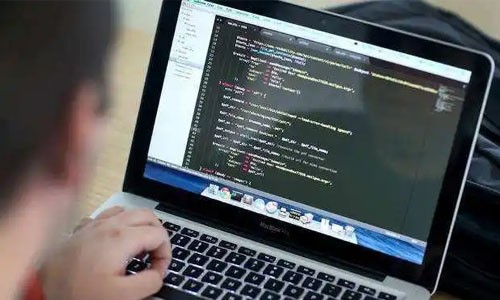选择与评估B2B2C商城源码时，如何确保其灵活性、可扩展性和可维护性？